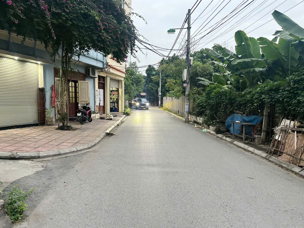 M_U_A ĐẤT TẶNG NHÀ – NGÕ THÔNG – TO RỘNG 2 Ô TÔ TRÁNH NHAU – KINH DOANH XUẤT SẮC, LỘC LÁ KHÔNG HẾT